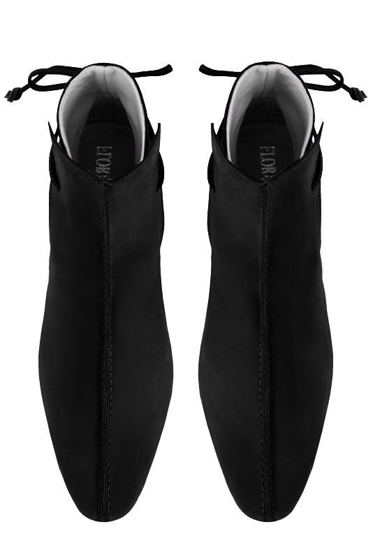 Matt black women's ankle boots with laces at the back. Round toe. Low block heels. Top view - Florence KOOIJMAN